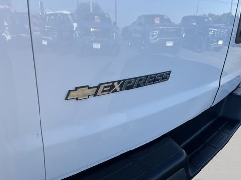 Used 2023 Chevrolet Express 2500 w/ Driver Convenience Package image 38