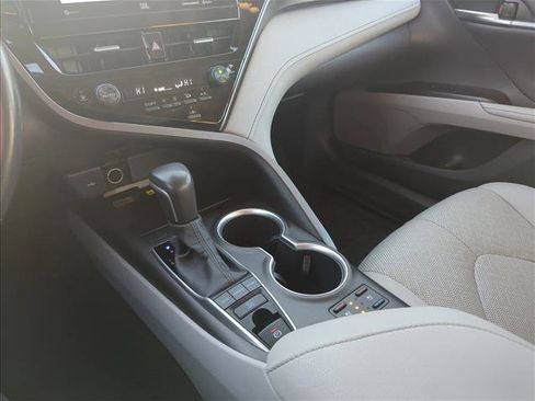 Used 2022 Toyota Camry XLE image 13