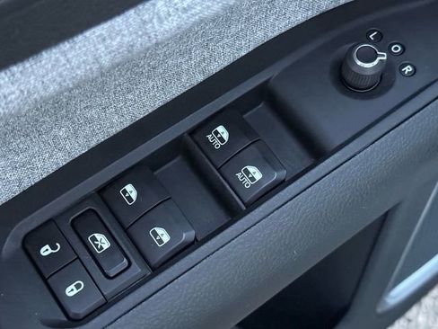 Used 2024 Jeep Compass Latitude image 26