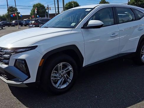 Used 2025 Hyundai Tucson SE image 4