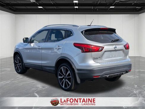 Used 2018 Nissan Rogue Sport SL image 3
