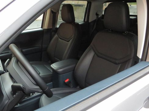 New 2024 Ford Maverick Lariat w/ Black Appearance Package image 12