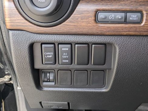 Used 2023 Nissan Titan Platinum Reserve w/ Moonroof Package RWD image 17