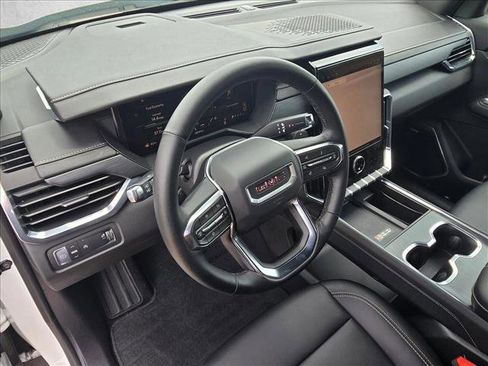 Used 2026 GMC Acadia Elevation w/ Elevation Premium Package FWD image 10