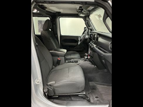 Used 2023 Jeep Gladiator Sport AWD/4WD image 9