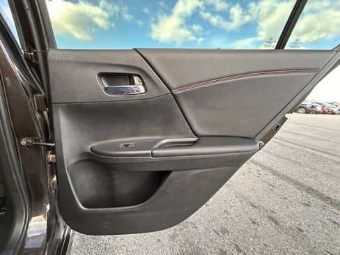 Used 2017 Honda Accord Sport Special Edition image 38