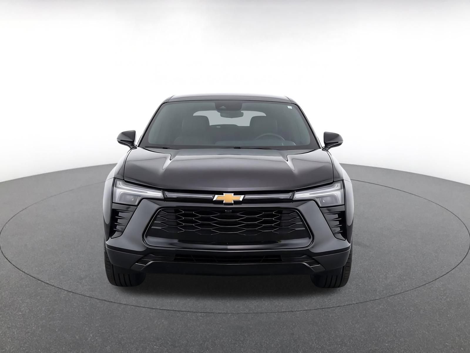 Used 2026 Chevrolet Blazer LT FWD image 2