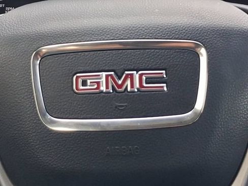 Used 2024 GMC Terrain SLT w/ Tech Package FWD image 13