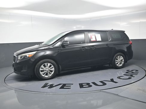 Used 2015 Kia Sedona L image 6
