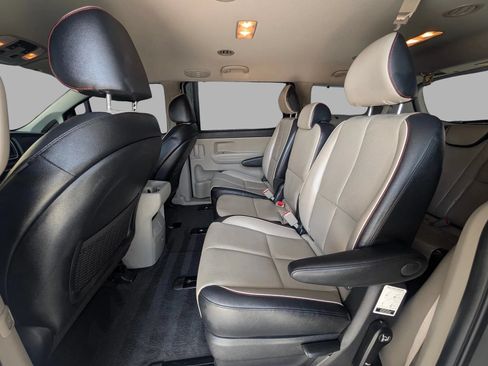 Used 2019 Kia Sedona EX FWD image 23