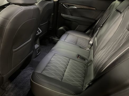 Used 2023 Buick Envision Avenir image 12