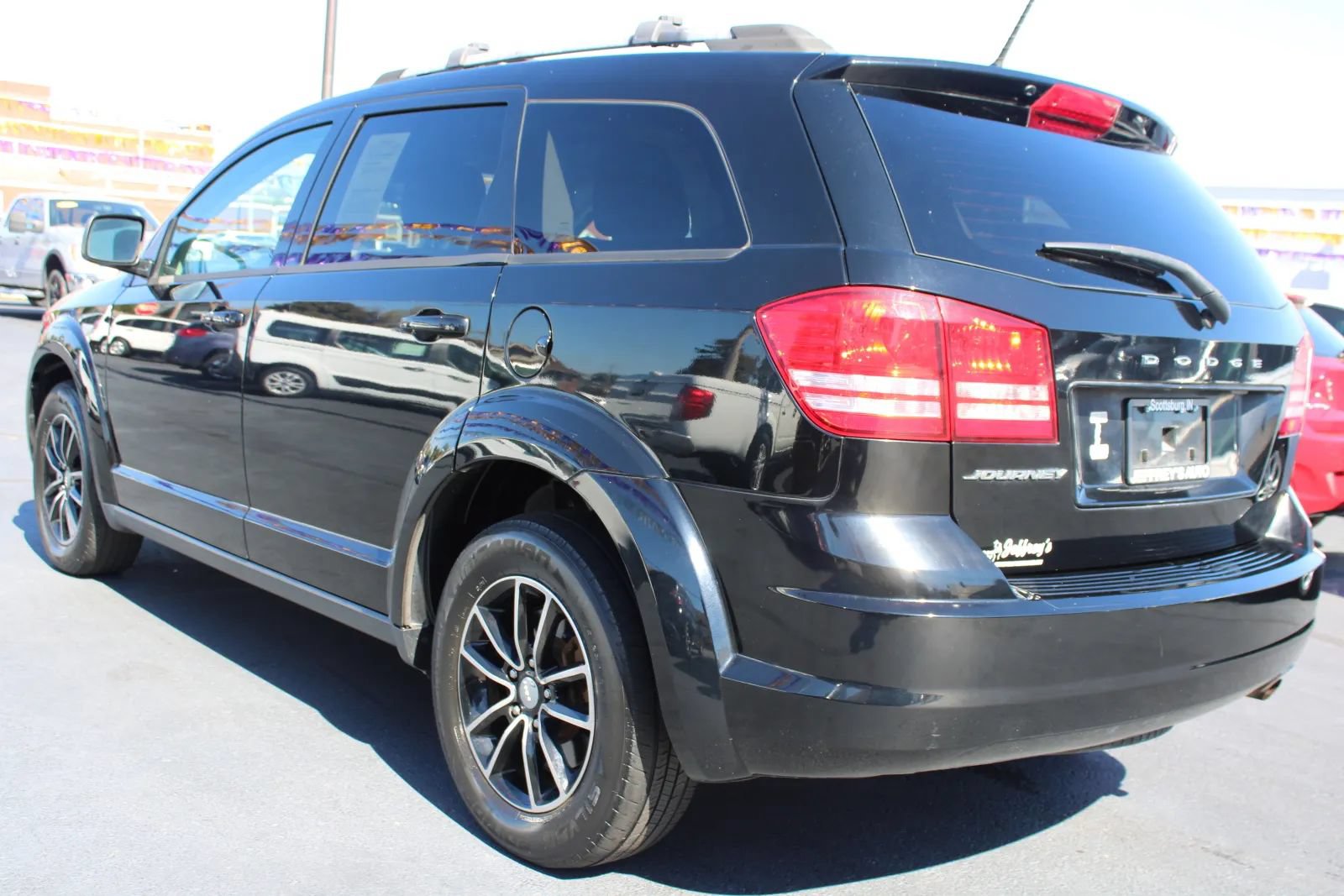 Used 2017 Dodge Journey SE w/ Flexible Seating Group FWD image 2