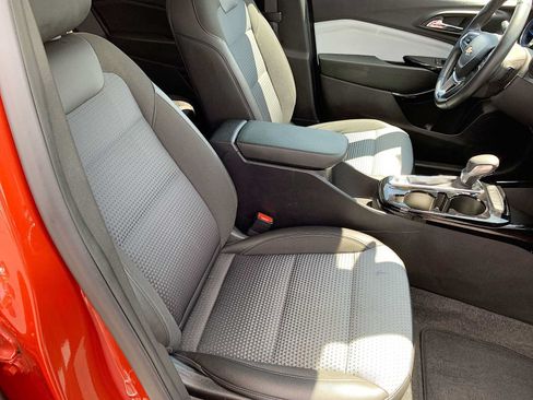 Certified 2024 Chevrolet Trax LT w/ LT Convenience Package FWD image 25
