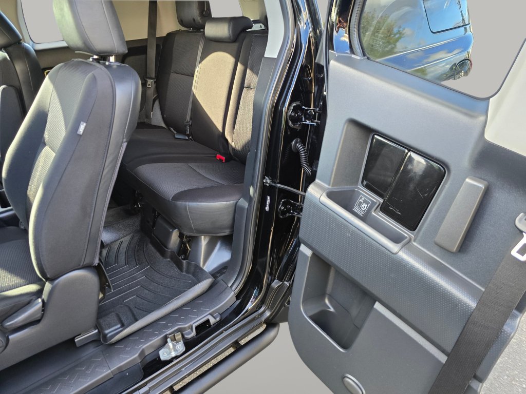 Used 2014 Toyota FJ Cruiser 4WD w/ Upgrade Package image 22