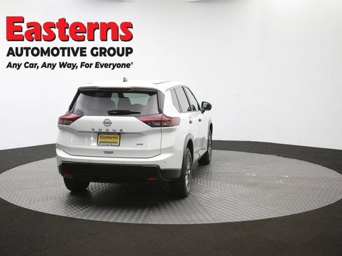 Used 2024 Nissan Rogue S AWD/4WD image 41