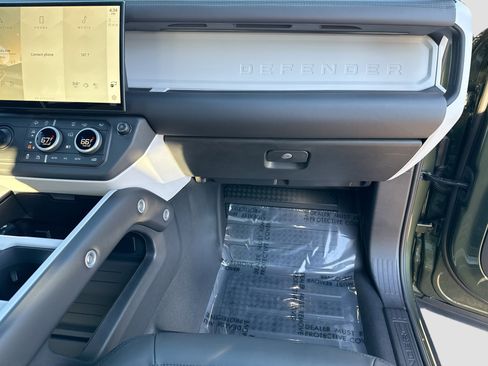 New 2026 Land Rover Defender 110 X-Dynamic SE image 17