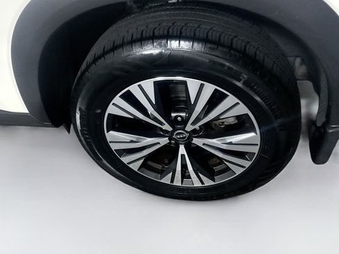 Used 2023 Nissan Rogue SV FWD image 11