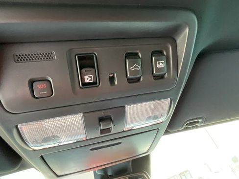 Used 2020 Nissan Titan Platinum Reserve w/ Moonroof Package AWD/4WD image 35