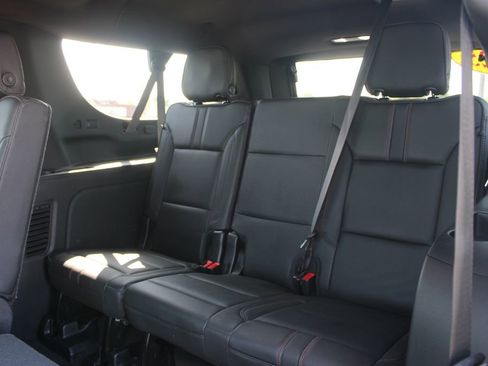 Used 2021 Chevrolet Suburban RST RWD image 29