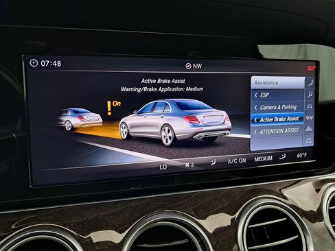 Used 2018 Mercedes-Benz E 400 4MATIC Sedan image 20