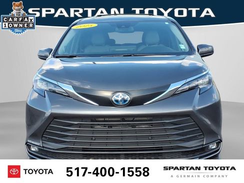 Used 2025 Toyota Sienna XLE w/ XLE Plus Package image 3