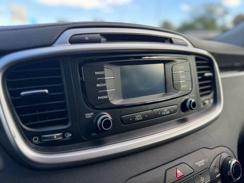 Used 2017 Kia Sorento AWD image 15