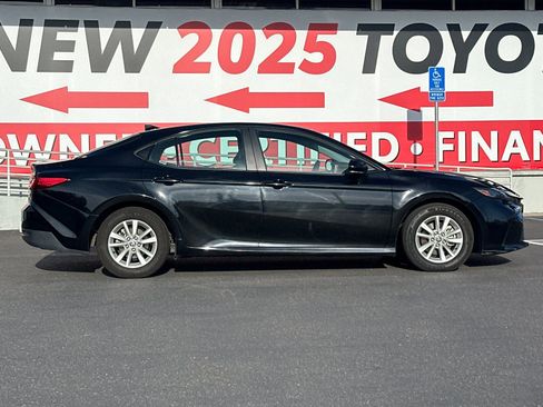 Used 2025 Toyota Camry LE image 6