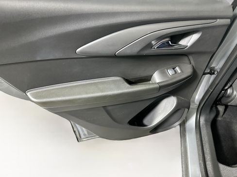 Used 2025 Chevrolet TrailBlazer LT FWD image 25