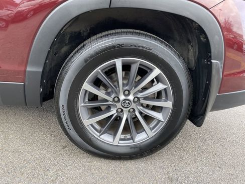 Used 2019 Toyota Highlander XLE image 10