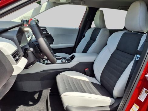 New 2025 Mitsubishi Outlander SE image 11