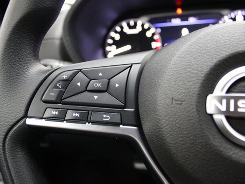 Used 2025 Nissan Sentra SV image 34