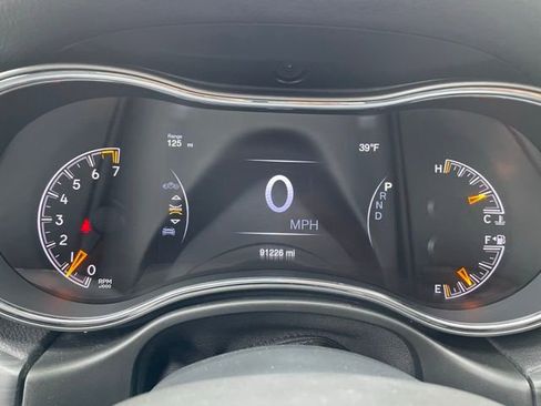 Used 2019 Jeep Grand Cherokee Limited image 17