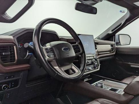 Used 2024 Ford Expedition Limited image 23