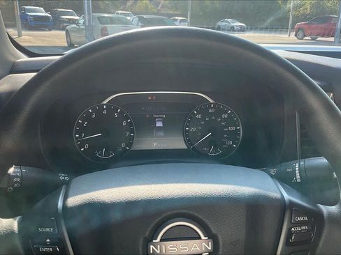 Used 2023 Nissan Frontier SV w/ Tow Package RWD image 25