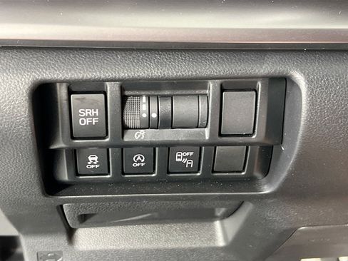 Used 2023 Subaru Crosstrek 2.5i Limited AWD/4WD image 10