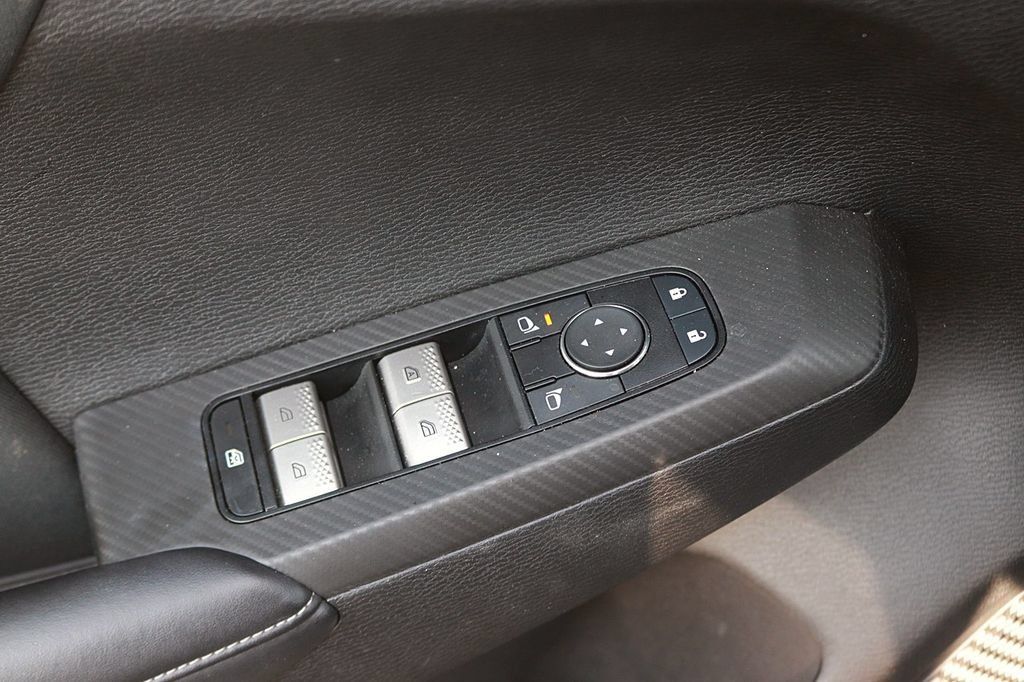 Used 2025 Mitsubishi Outlander ES AWD/4WD image 11