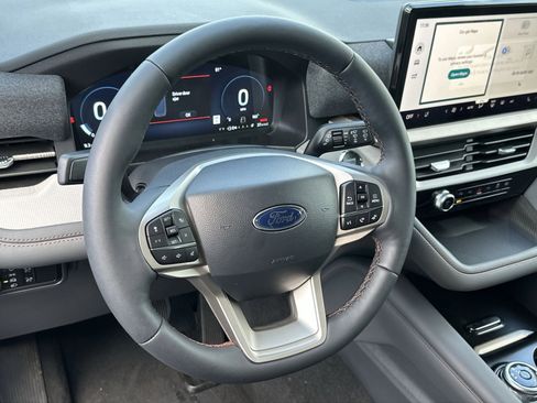 New 2025 Ford Explorer Active w/ Active Comfort Package image 17
