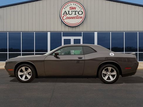 Used 2023 Dodge Challenger SXT image 4