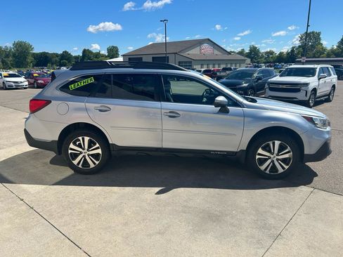Used 2018 Subaru Outback 2.5i Limited AWD/4WD image 4