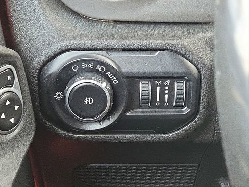 Used 2018 Jeep Wrangler Unlimited Sport S image 24