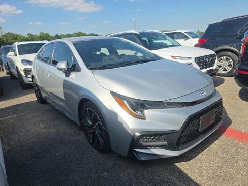 Used 2022 Toyota Corolla SE FWD image 3