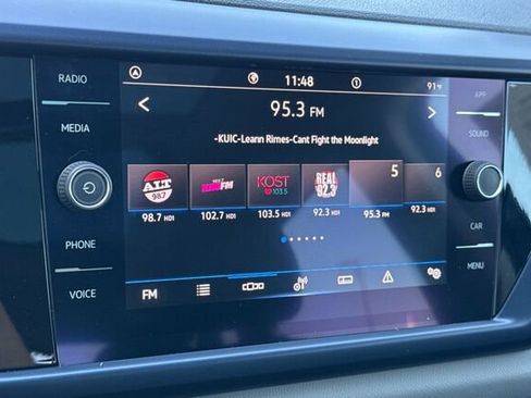 Certified 2022 Volkswagen Taos SE w/ Panoramic Sunroof Package image 17