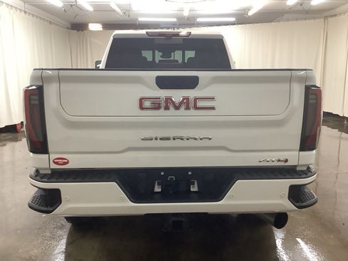 Used 2024 GMC Sierra 2500 AT4 w/ Technology Package AWD/4WD image 6
