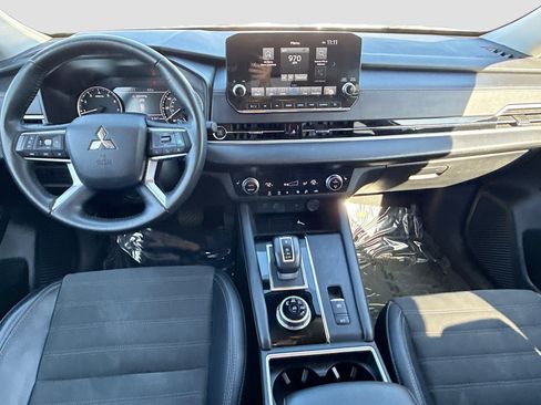 Used 2024 Mitsubishi Outlander SE Black Edition image 17