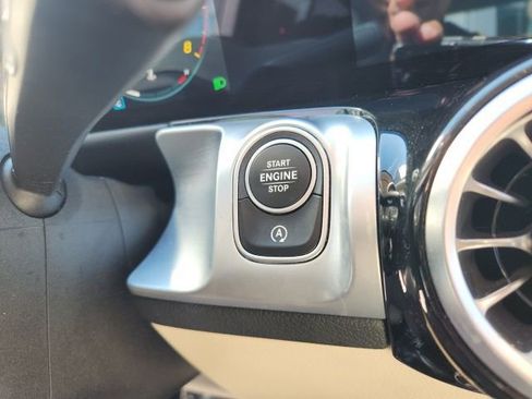 Used 2022 Mercedes-Benz GLB 250 4MATIC image 31