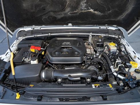 Used 2022 Jeep Wrangler Unlimited Sahara image 12