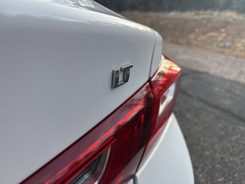 Used 2023 Chevrolet Malibu LT image 11