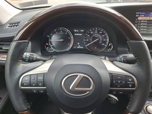 Used 2018 Lexus ES 350 w/ Luxury Package w/Wood Trim image 21
