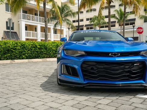 Used 2018 Chevrolet Camaro ZL1 RWD image 9