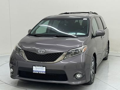 Used 2017 Toyota Sienna SE Premium